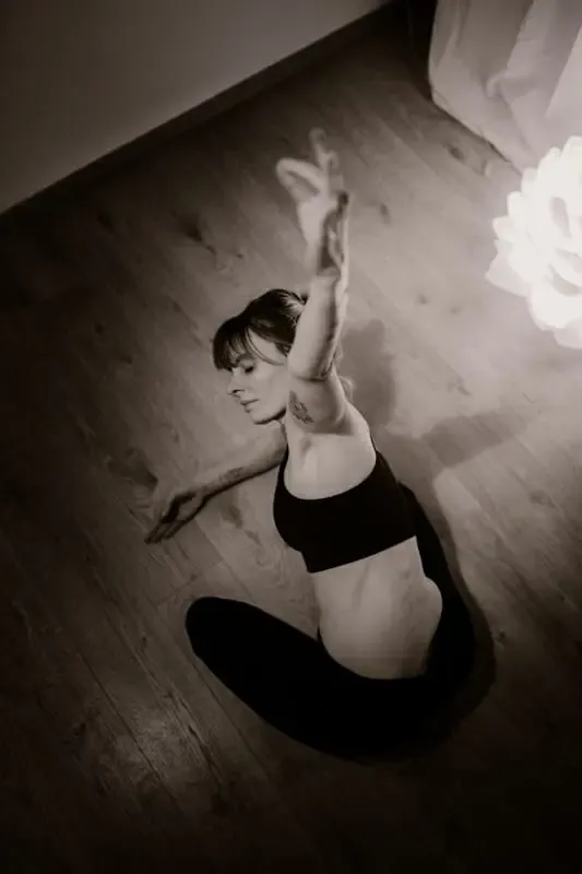  Présentiel Simona Yoga restorative  (C'est un yoga doux avec un rythme lent, récupération) 